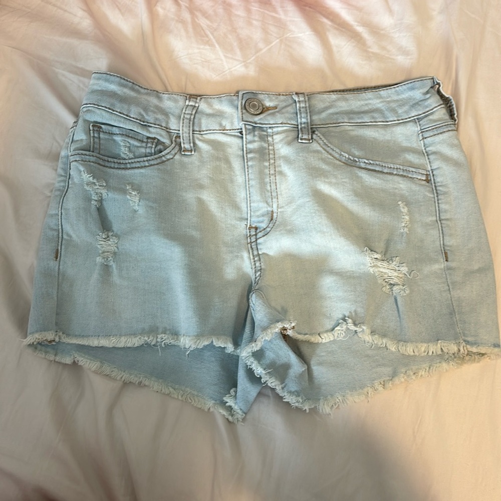 light wash stretchy low rise jean shorts!